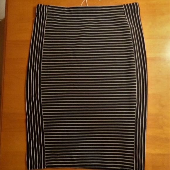 Max Studio striped stretch pencil skirt - Picture 4 of 5
